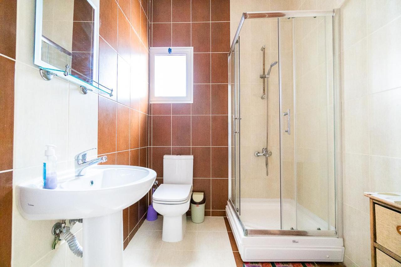 Luxury Two-Bedroom Apartment In Amazing Place Lukomorye C4 Karavas  Exteriör bild