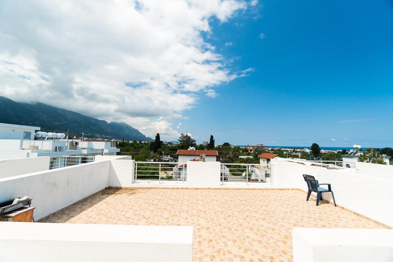 Luxury Two-Bedroom Apartment In Amazing Place Lukomorye C4 Karavas  Exteriör bild